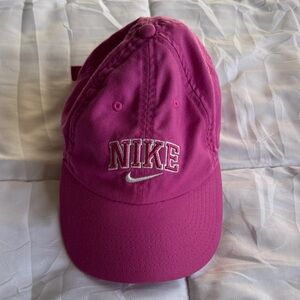 Nike Women’s Fuchsia Hat in good condition no major signs of wear and tear